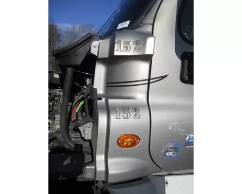 FREIGHTLINER CASCADIA 125 COWL