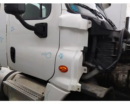 FREIGHTLINER CASCADIA 125 COWL