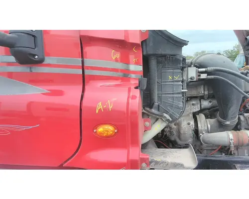 FREIGHTLINER CASCADIA 125 COWL