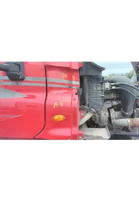 FREIGHTLINER CASCADIA 125 COWL