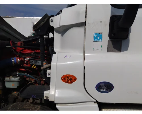 FREIGHTLINER CASCADIA 125 COWL