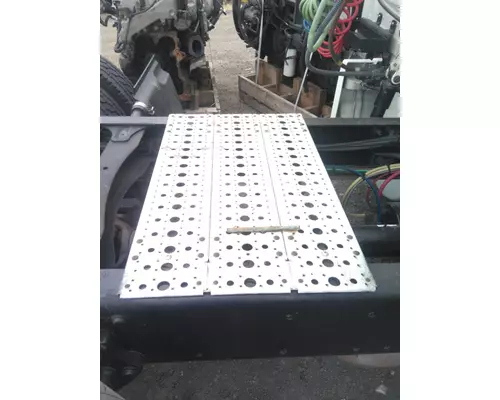 FREIGHTLINER CASCADIA 125 DECK (CATWALK) STEP