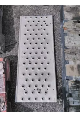 FREIGHTLINER CASCADIA 125 DECK (CATWALK) STEP