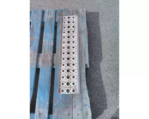 FREIGHTLINER CASCADIA 125 DECK (CATWALK) STEP