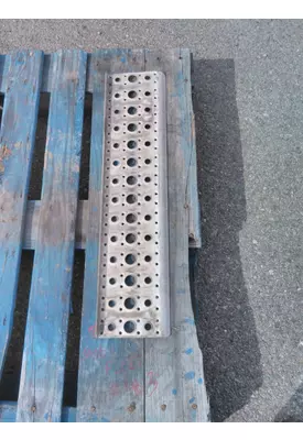 FREIGHTLINER CASCADIA 125 DECK (CATWALK) STEP