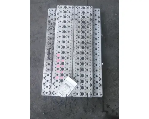 FREIGHTLINER CASCADIA 125 DECK (CATWALK) STEP