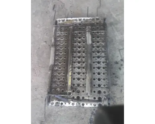 FREIGHTLINER CASCADIA 125 DECK (CATWALK) STEP