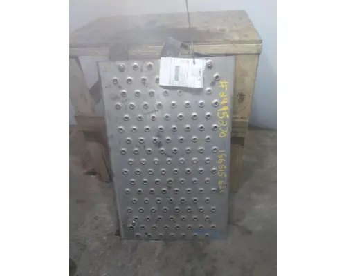 FREIGHTLINER CASCADIA 125 DECK (CATWALK) STEP