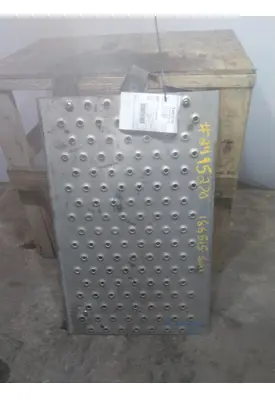 FREIGHTLINER CASCADIA 125 DECK (CATWALK) STEP