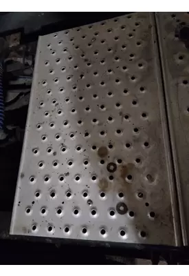 FREIGHTLINER CASCADIA 125 DECK (CATWALK) STEP
