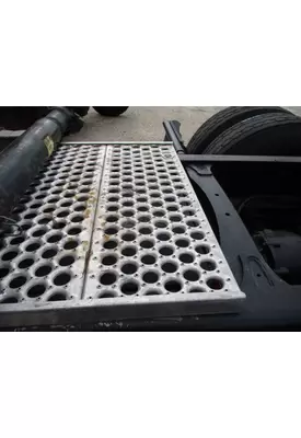 FREIGHTLINER CASCADIA 125 DECK (CATWALK) STEP