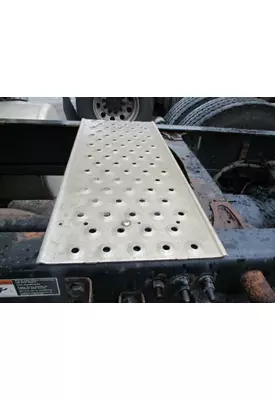 FREIGHTLINER CASCADIA 125 DECK (CATWALK) STEP