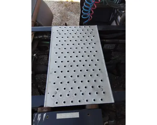 FREIGHTLINER CASCADIA 125 DECK (CATWALK) STEP
