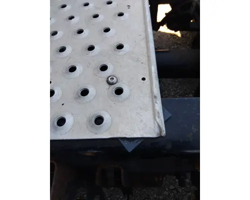 FREIGHTLINER CASCADIA 125 DECK (CATWALK) STEP