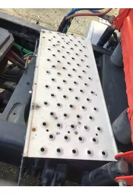 FREIGHTLINER CASCADIA 125 DECK (CATWALK) STEP