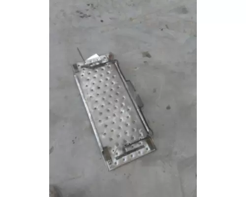 FREIGHTLINER CASCADIA 125 DECK (CATWALK) STEP