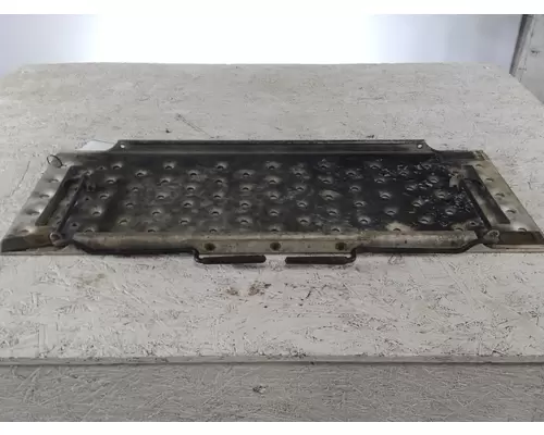 FREIGHTLINER CASCADIA 125 DECK (CATWALK) STEP