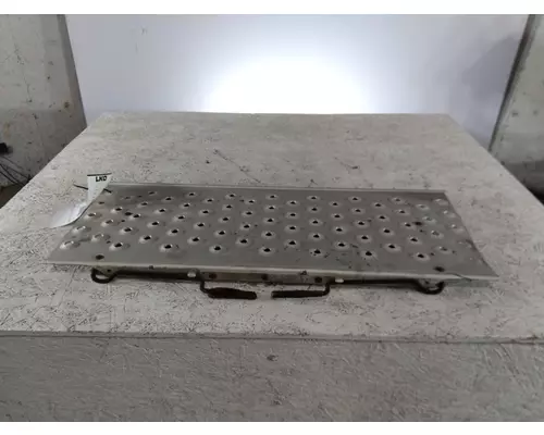 FREIGHTLINER CASCADIA 125 DECK (CATWALK) STEP