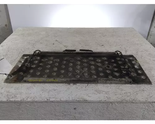 FREIGHTLINER CASCADIA 125 DECK (CATWALK) STEP