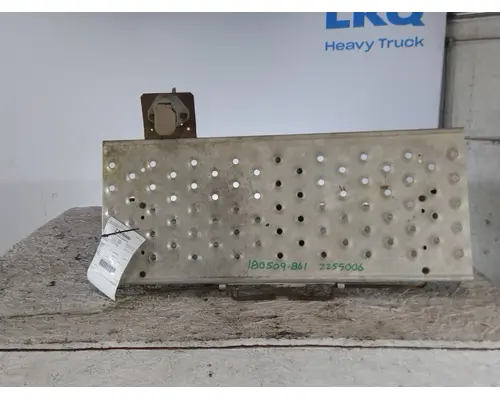 FREIGHTLINER CASCADIA 125 DECK (CATWALK) STEP