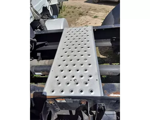 FREIGHTLINER CASCADIA 125 DECK (CATWALK) STEP