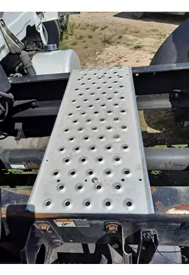 FREIGHTLINER CASCADIA 125 DECK (CATWALK) STEP