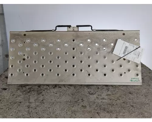 FREIGHTLINER CASCADIA 125 DECK (CATWALK) STEP