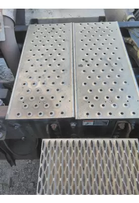 FREIGHTLINER CASCADIA 125 DECK (CATWALK) STEP