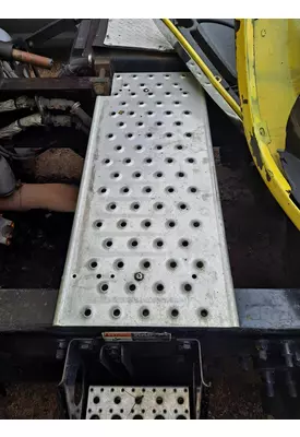 FREIGHTLINER CASCADIA 125 DECK (CATWALK) STEP