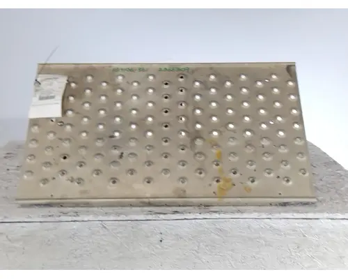 FREIGHTLINER CASCADIA 125 DECK (CATWALK) STEP