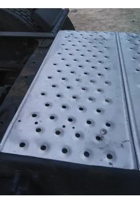 FREIGHTLINER CASCADIA 125 DECK (CATWALK) STEP