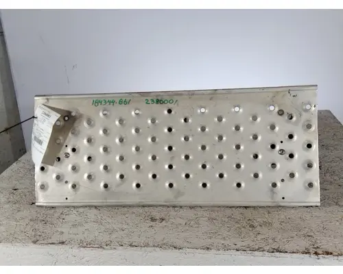 FREIGHTLINER CASCADIA 125 DECK (CATWALK) STEP
