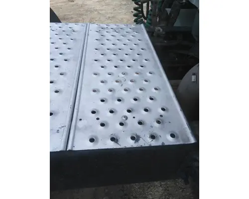 FREIGHTLINER CASCADIA 125 DECK (CATWALK) STEP