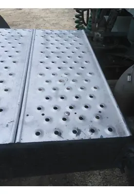 FREIGHTLINER CASCADIA 125 DECK (CATWALK) STEP