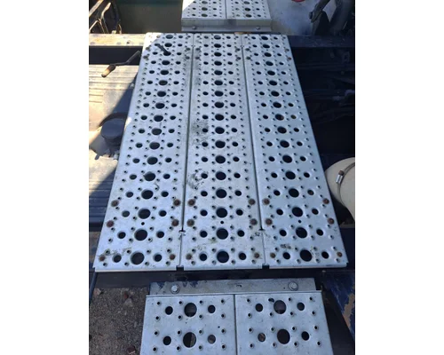 FREIGHTLINER CASCADIA 125 DECK (CATWALK) STEP