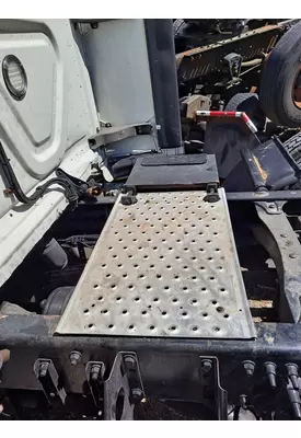 FREIGHTLINER CASCADIA 125 DECK (CATWALK) STEP