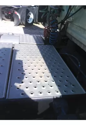 FREIGHTLINER CASCADIA 125 DECK (CATWALK) STEP