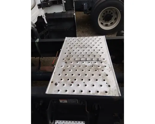 FREIGHTLINER CASCADIA 125 DECK (CATWALK) STEP
