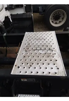 FREIGHTLINER CASCADIA 125 DECK (CATWALK) STEP