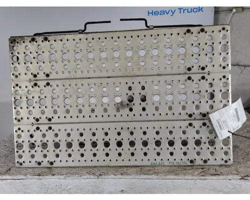 FREIGHTLINER CASCADIA 125 DECK (CATWALK) STEP