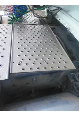 FREIGHTLINER CASCADIA 125 DECK (CATWALK) STEP