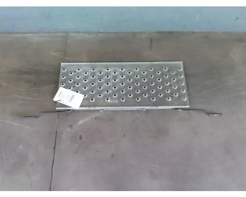 FREIGHTLINER CASCADIA 125 DECK (CATWALK) STEP