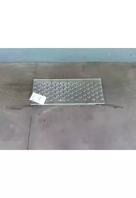 FREIGHTLINER CASCADIA 125 DECK (CATWALK) STEP