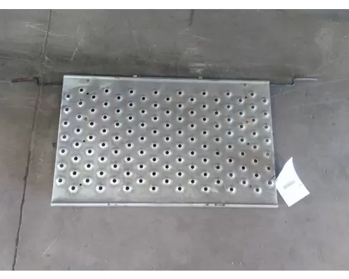 FREIGHTLINER CASCADIA 125 DECK (CATWALK) STEP