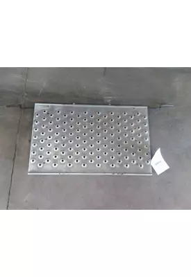 FREIGHTLINER CASCADIA 125 DECK (CATWALK) STEP