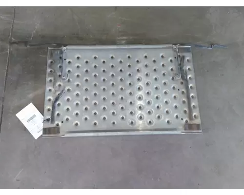FREIGHTLINER CASCADIA 125 DECK (CATWALK) STEP