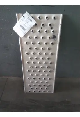 FREIGHTLINER CASCADIA 125 DECK (CATWALK) STEP