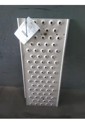 FREIGHTLINER CASCADIA 125 DECK (CATWALK) STEP