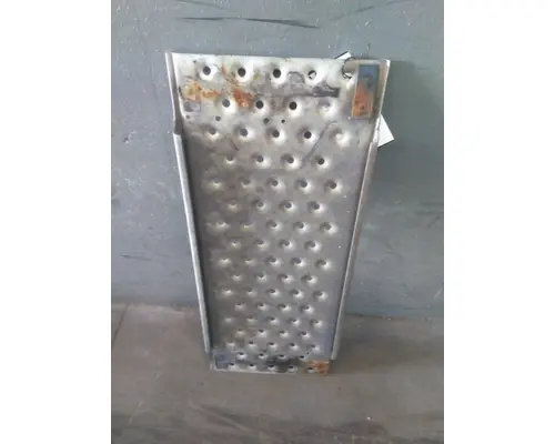 FREIGHTLINER CASCADIA 125 DECK (CATWALK) STEP