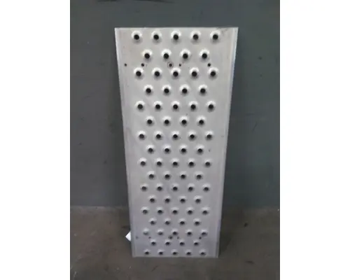 FREIGHTLINER CASCADIA 125 DECK (CATWALK) STEP